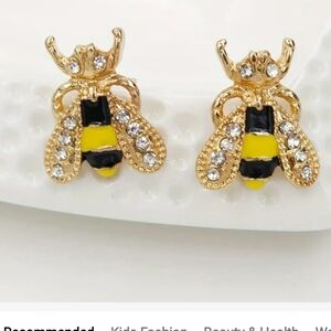QUEEN BEE Rinestone Stud Earrings